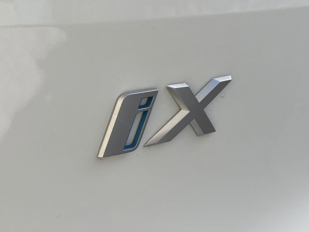 Used 2024 BMW iX xDrive50 w/ Premium Package image 11
