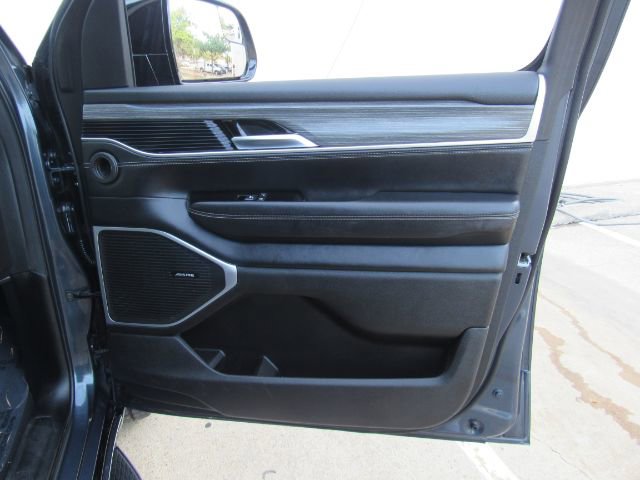 Used 2024 Jeep Wagoneer Series II w/ Flexible Seating Group image 18