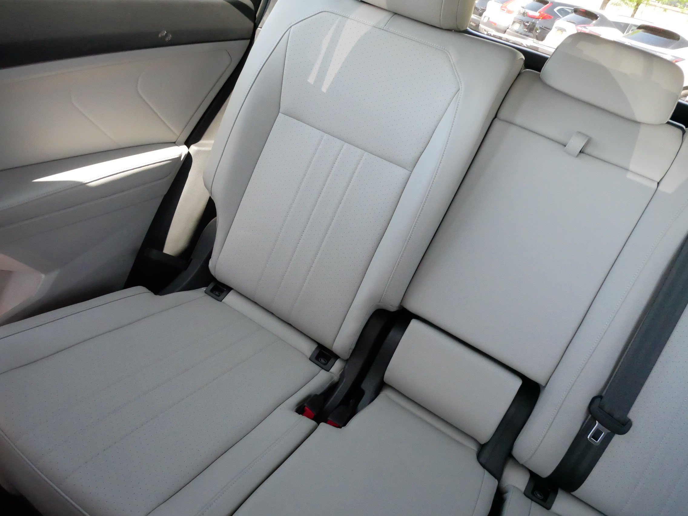 Certified 2024 Volkswagen Tiguan SE R-Line FWD image 12