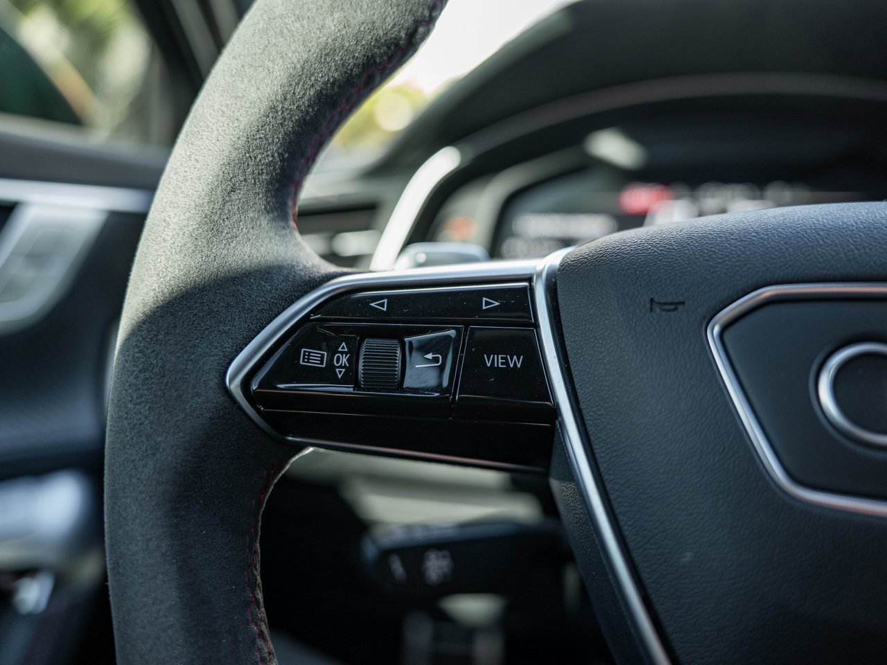 Used 2023 Audi RS 6 w/ Carbon Optic Package image 18