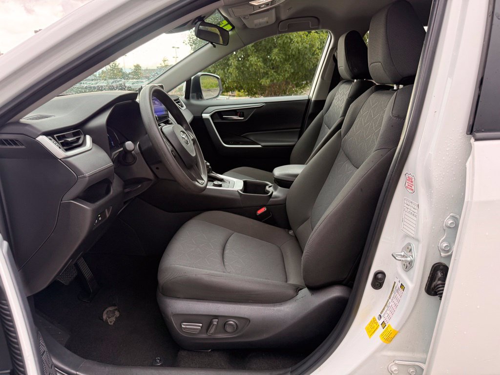 Used 2025 Toyota RAV4 XLE AWD/4WD image 13