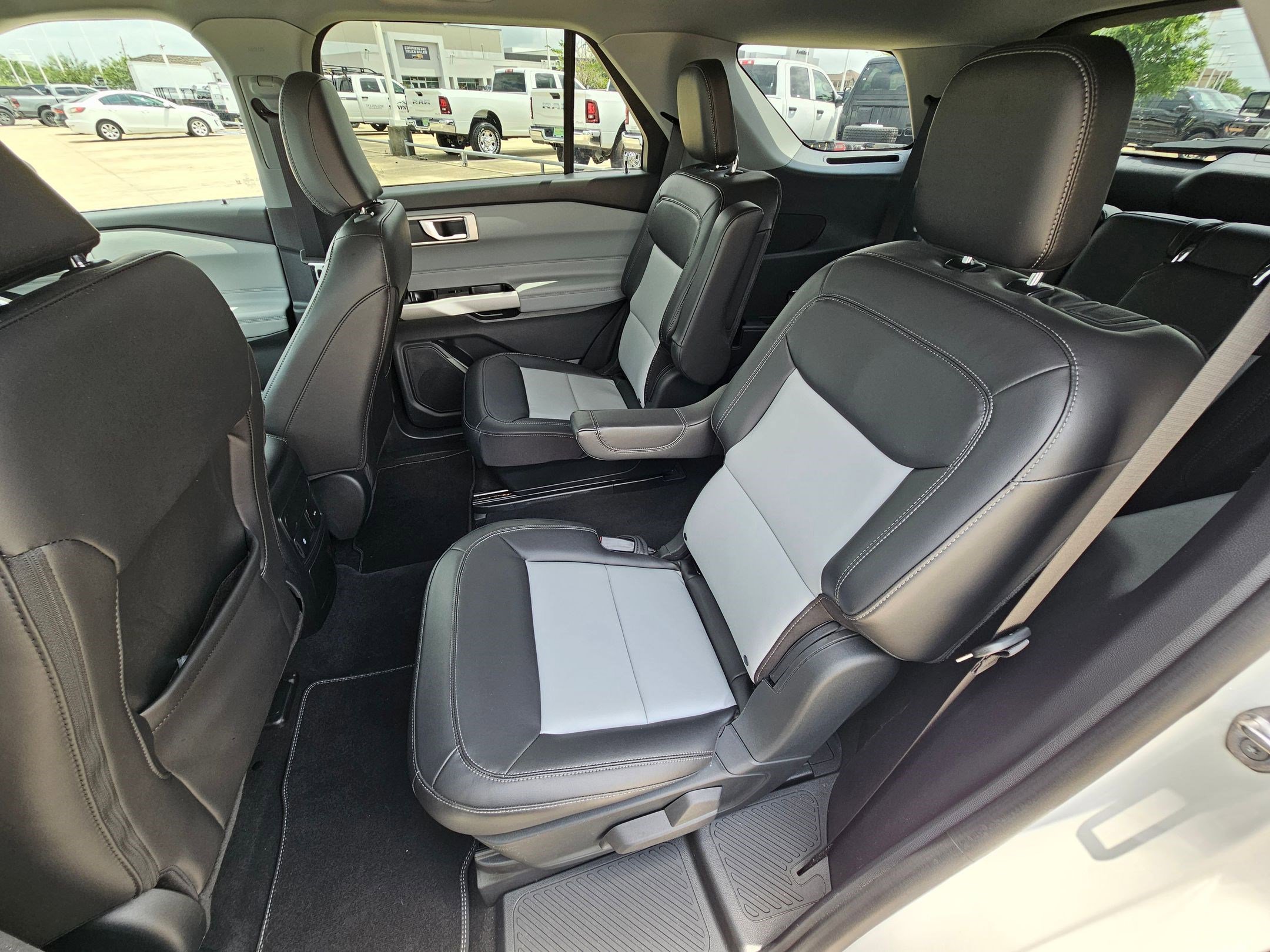 Used 2022 Ford Explorer XLT w/ Equipment Group 202A image 27