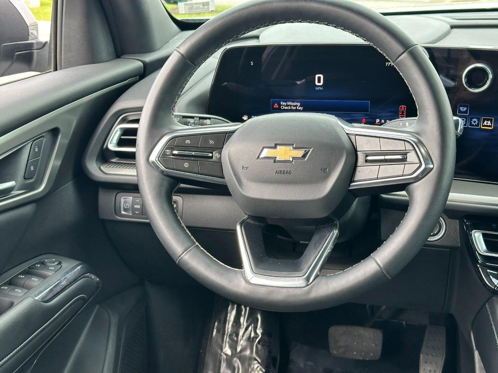 Used 2025 Chevrolet Traverse LT image 14