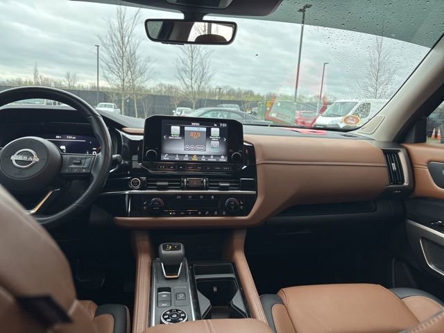 Used 2023 Nissan Pathfinder Platinum w/ Cargo Package image 17