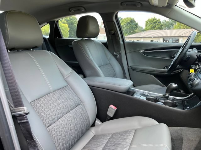 Used 2016 Chevrolet Impala LT w/ Convenience Package FWD image 23