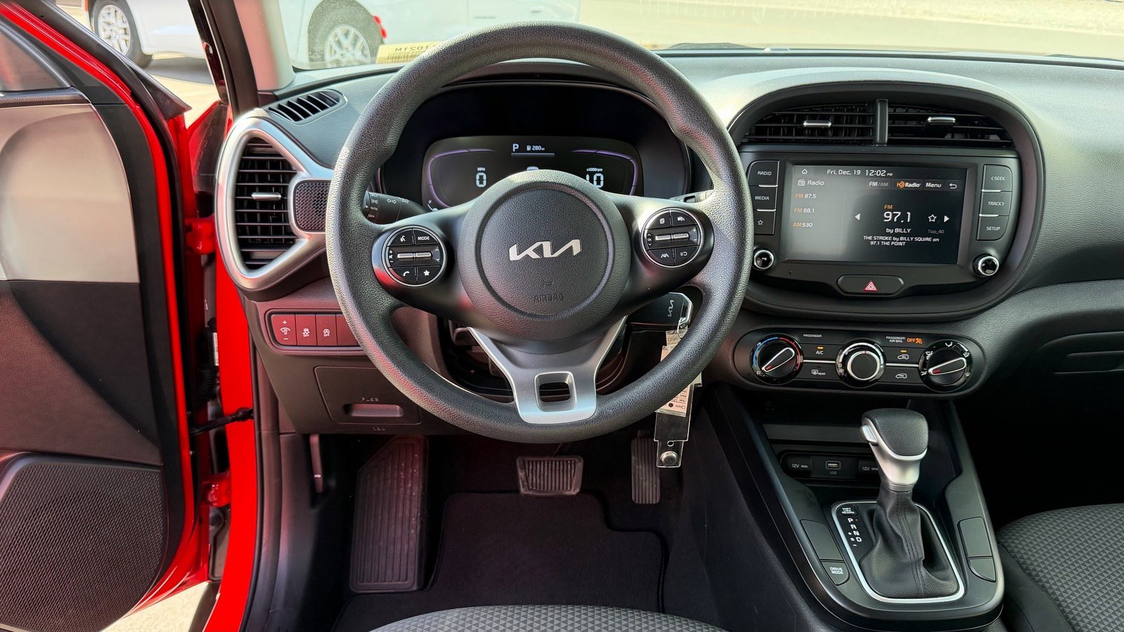 Used 2023 Kia Soul LX w/ LX Technology Package image 13