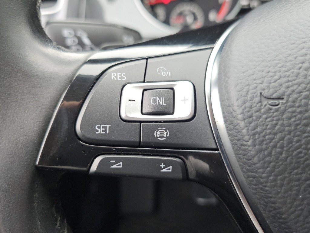 Used 2019 Volkswagen Golf S image 9