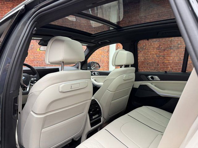 Used 2026 BMW X5 xDrive40i w/ Climate Comfort Package image 24