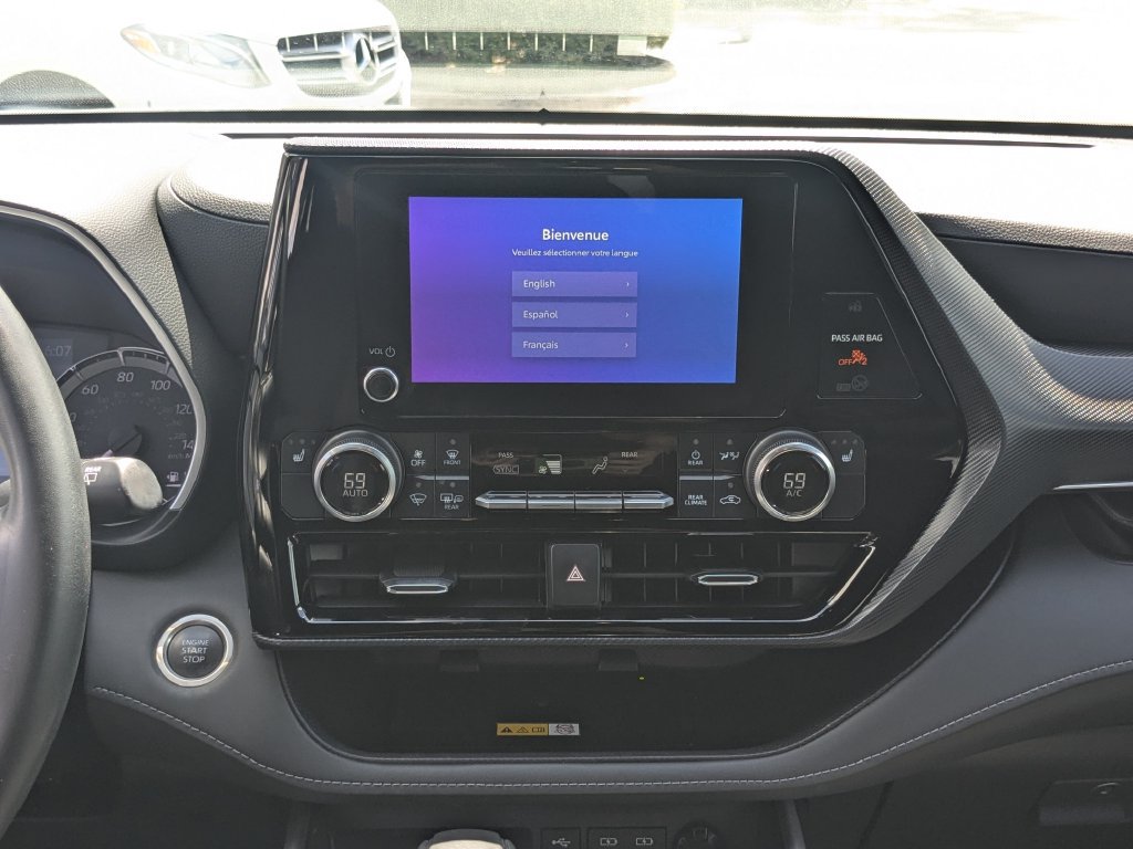 Used 2024 Toyota Highlander XSE FWD image 5