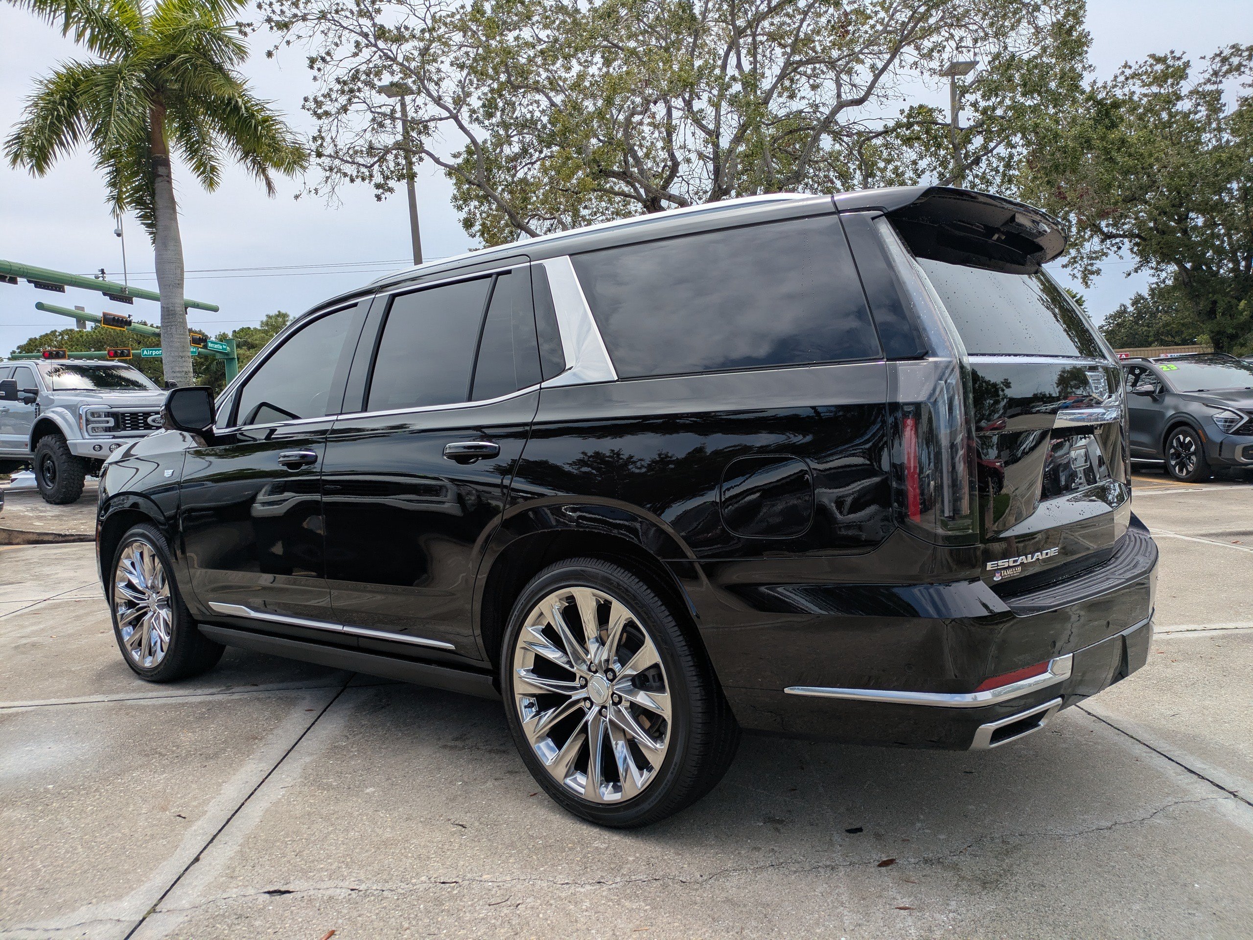 Used 2026 Cadillac Escalade Platinum Luxury w/ LPO, Radiant Package AWD/4WD image 6