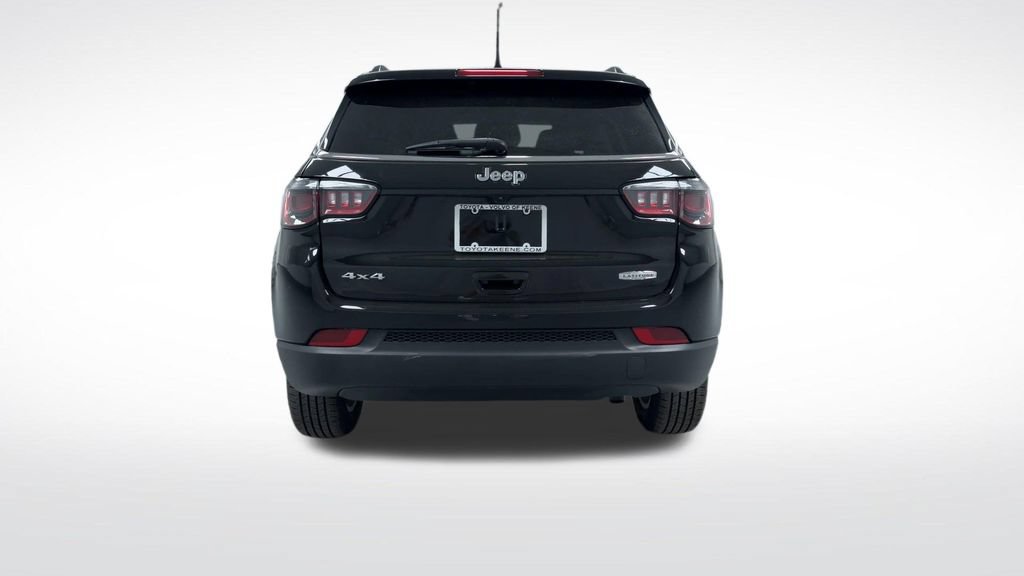 Used 2022 Jeep Compass Latitude w/ Sun and Sound Group AWD/4WD image 7