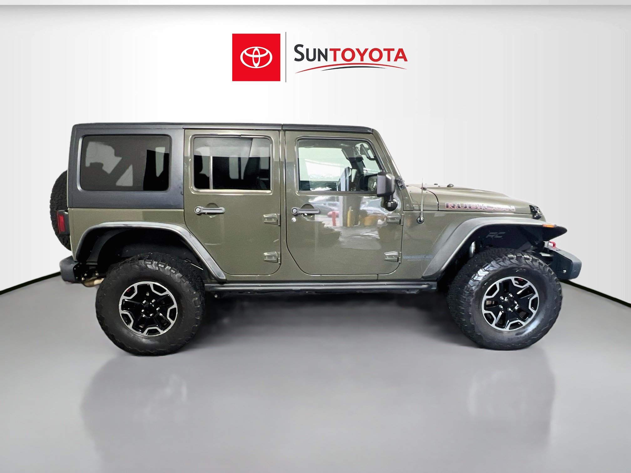 Used 2015 Jeep Wrangler Unlimited Rubicon AWD/4WD image 2