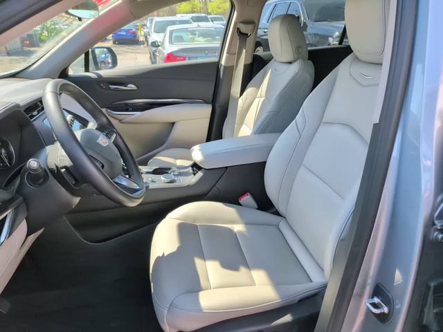 Certified 2023 Cadillac XT4 Luxury w/ Cold Weather Package AWD/4WD image 19
