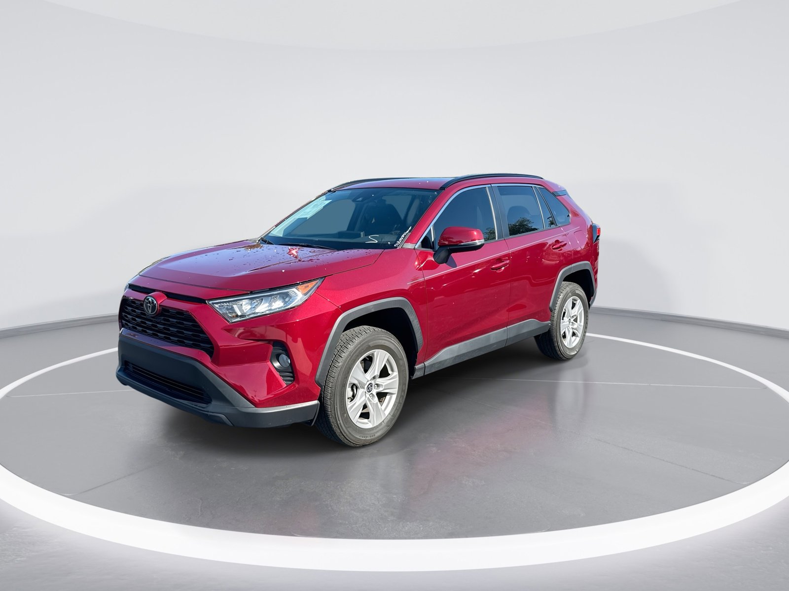 Used 2021 Toyota RAV4 XLE w/ Convenience Package FWD image 5