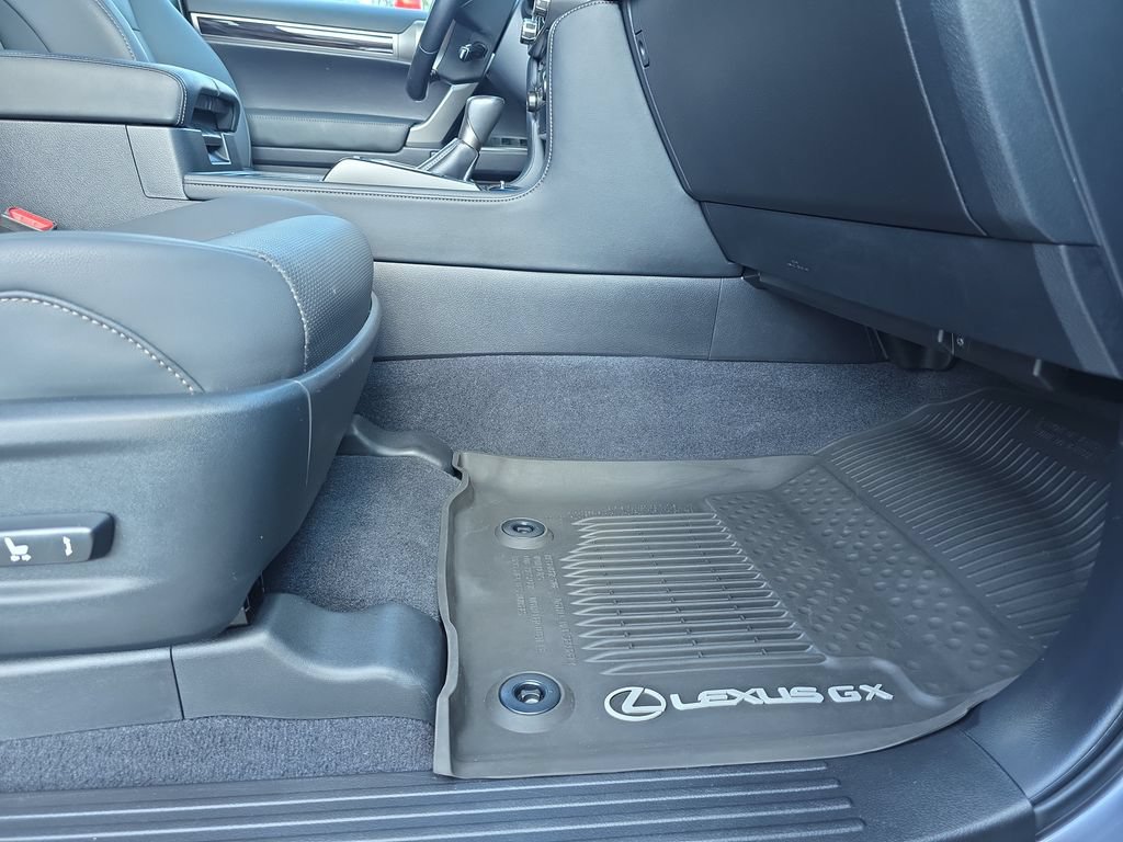 Used 2022 Lexus GX 460 w/ Accessory Package AWD/4WD image 34