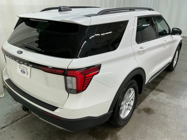 Used 2025 Ford Explorer Active w/ Active Comfort Package image 3
