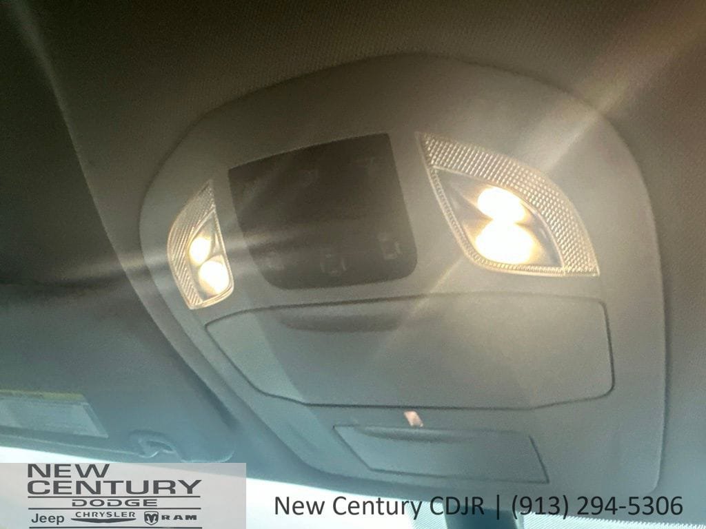 Used 2024 Chrysler Pacifica Touring-L FWD image 15