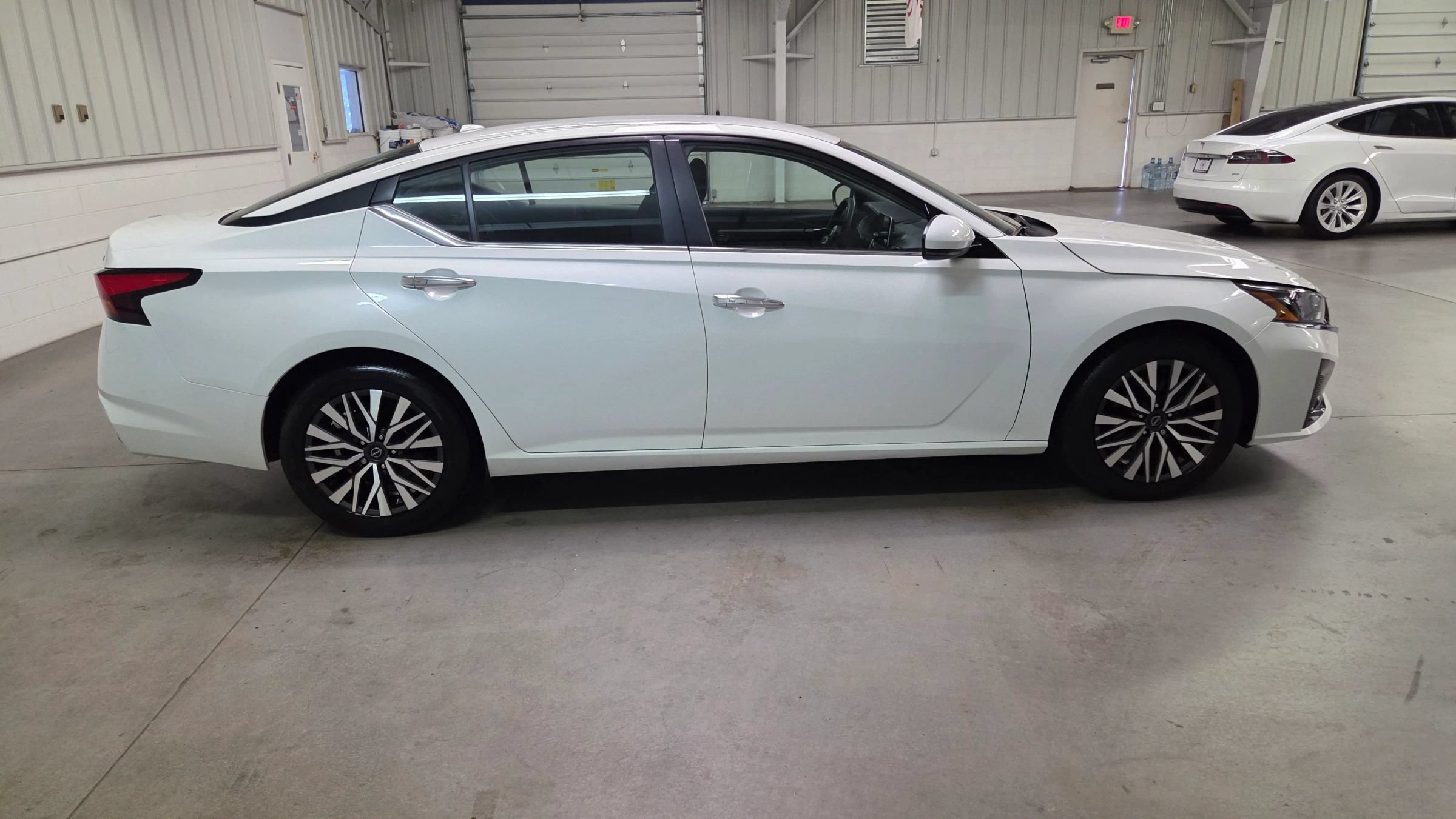 Used 2023 Nissan Altima 2.5 SV FWD image 9