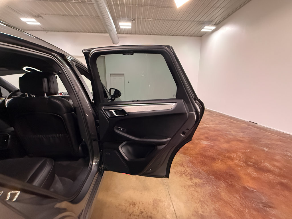 Used 2015 Porsche Macan Turbo AWD/4WD image 63