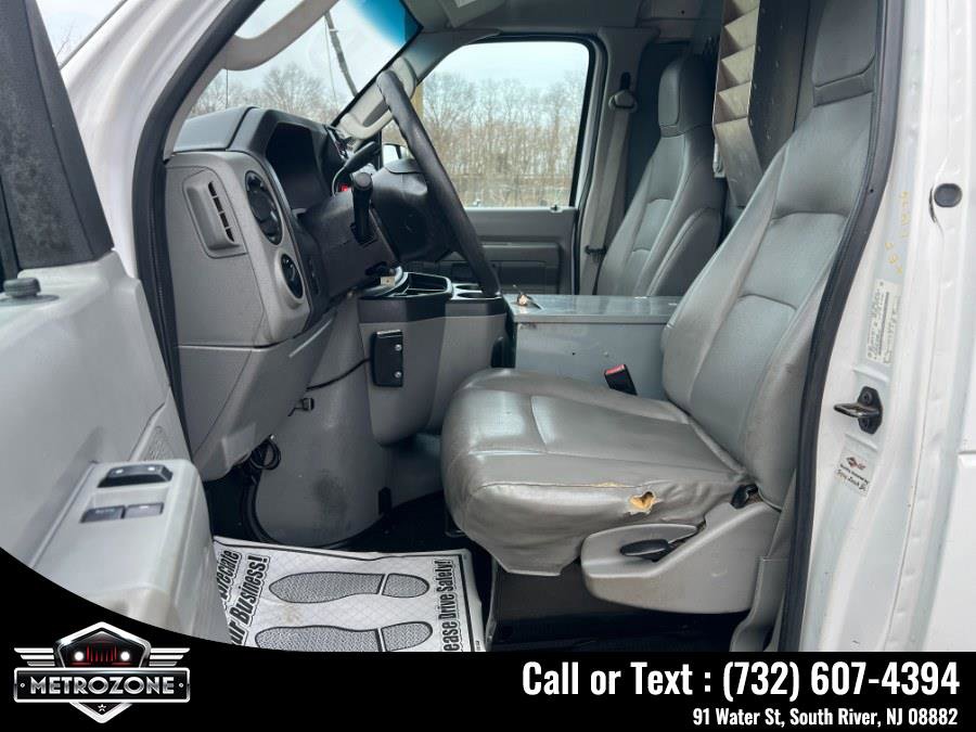 Used 2014 Ford E-350 and Econoline 350 Super Duty w/ Power Group image 25
