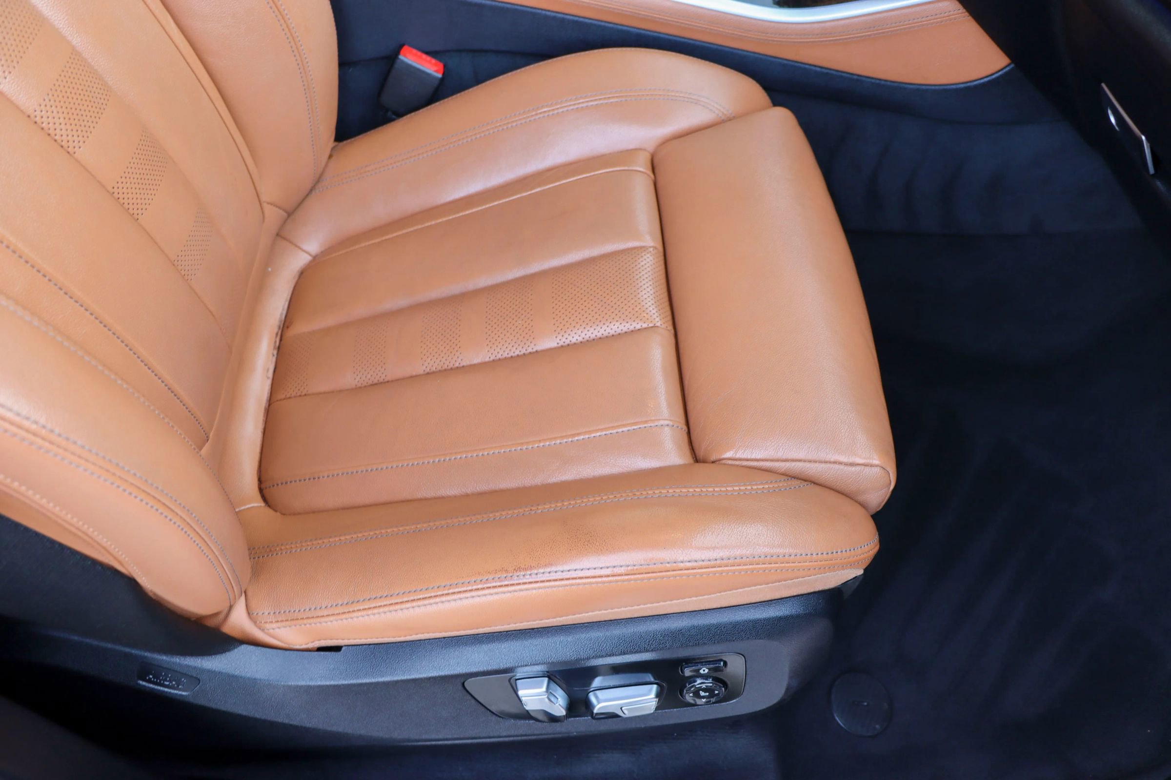 Used 2019 BMW X5 xDrive50i w/ M Sport Package image 22