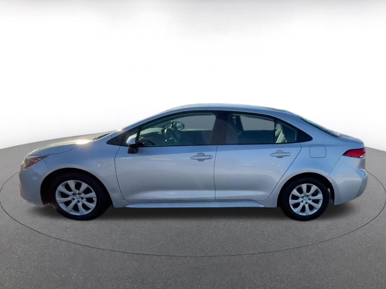 Used 2025 Toyota Corolla LE image 9