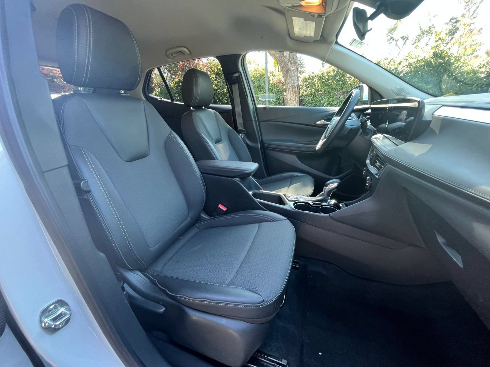 Used 2025 Buick Encore GX Preferred FWD image 34