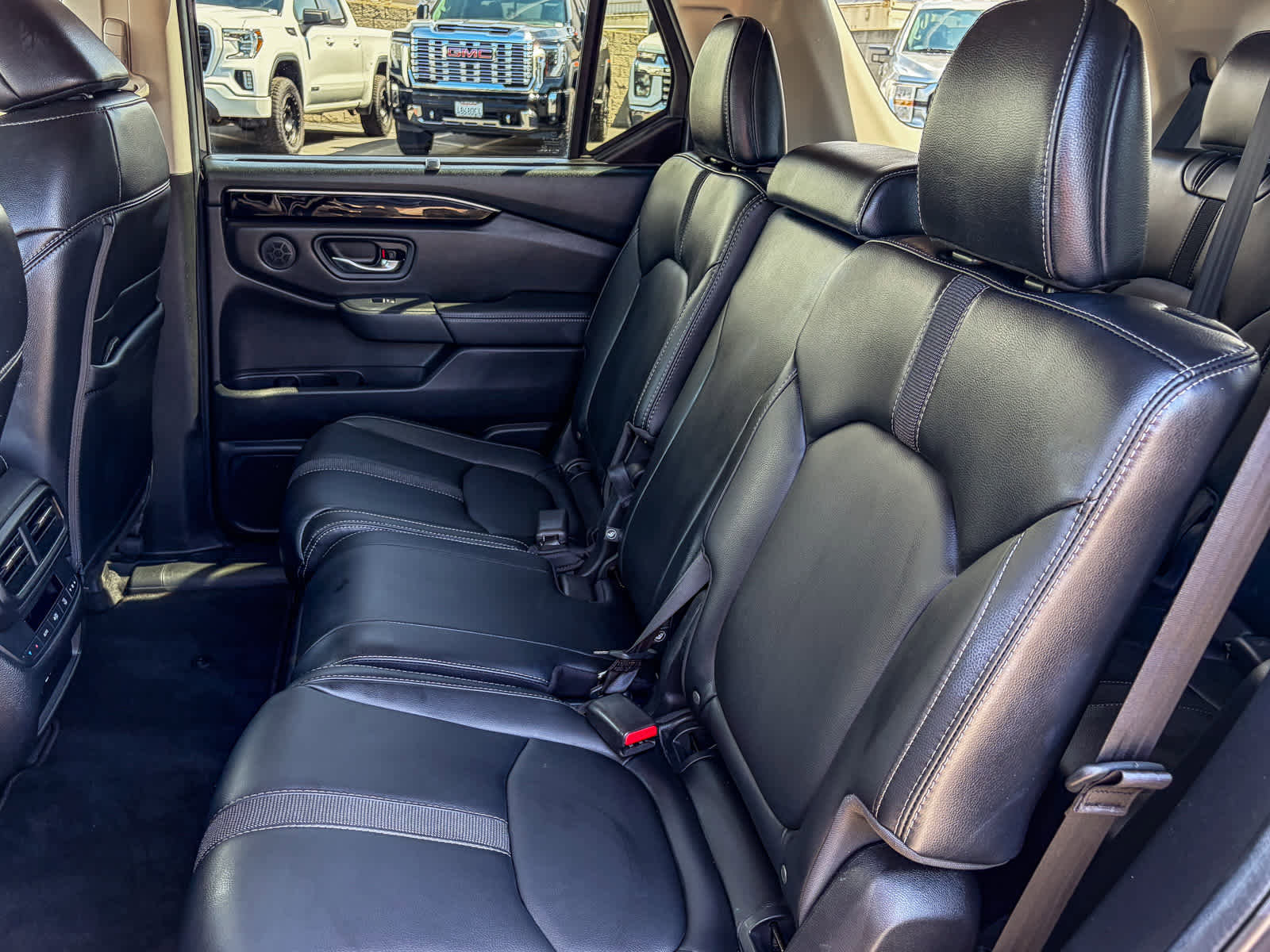 Used 2024 Honda Pilot Touring image 17