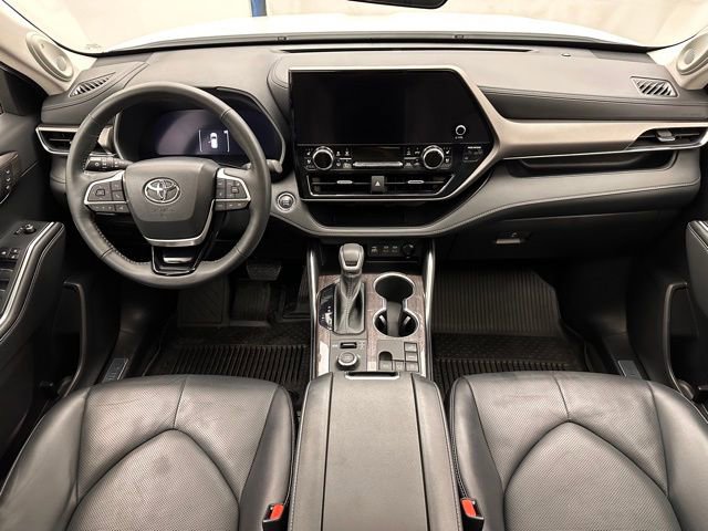 Used 2023 Toyota Highlander Limited AWD/4WD image 7