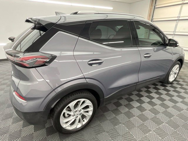 Used 2022 Chevrolet Bolt EUV LT w/ Comfort Package FWD image 17