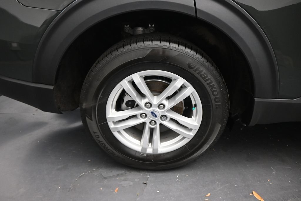 Used 2024 Ford Explorer XLT w/ Equipment Group 202A AWD/4WD image 21