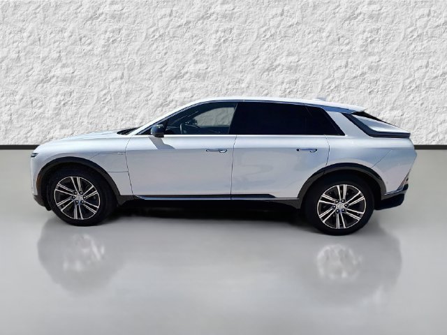 Used 2025 Cadillac Lyriq Luxury AWD/4WD image 6