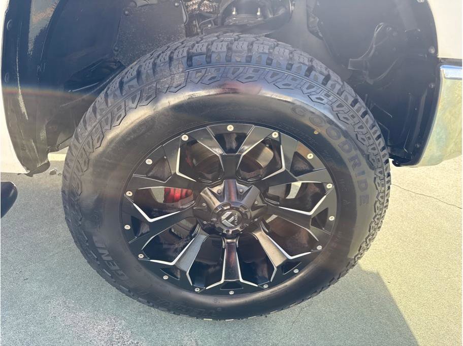 Used 2015 Toyota Tundra Limited w/ Limited Premium Package AWD/4WD image 22