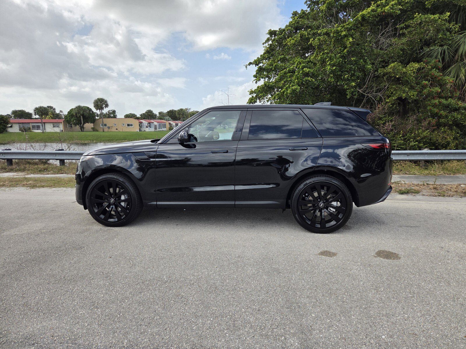 New 2025 Land Rover Range Rover Sport SE image 7