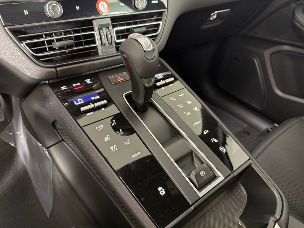 New 2026 Porsche Macan image 34