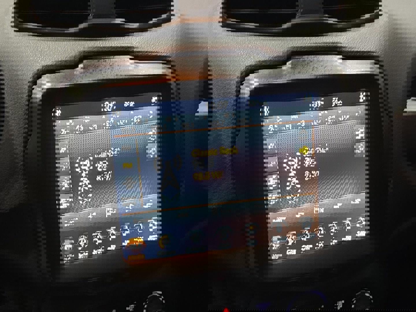 Used 2022 Jeep Renegade Trailhawk w/ Sun/Sound Group image 12