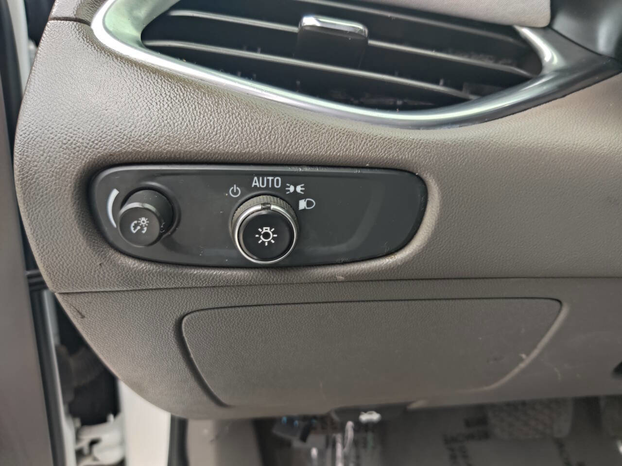 Used 2020 Chevrolet Malibu LT image 16