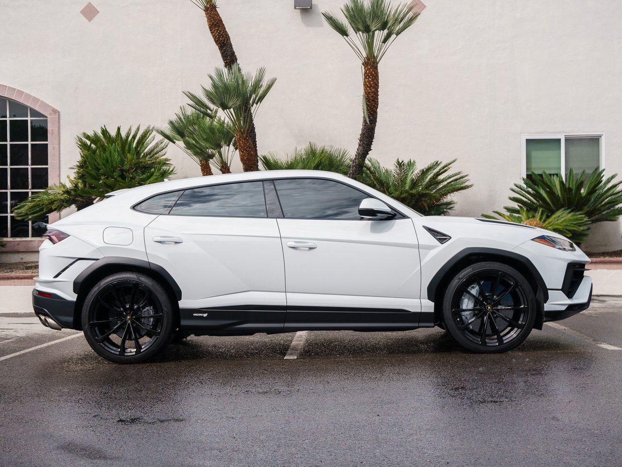 Used 2023 Lamborghini Urus S image 2