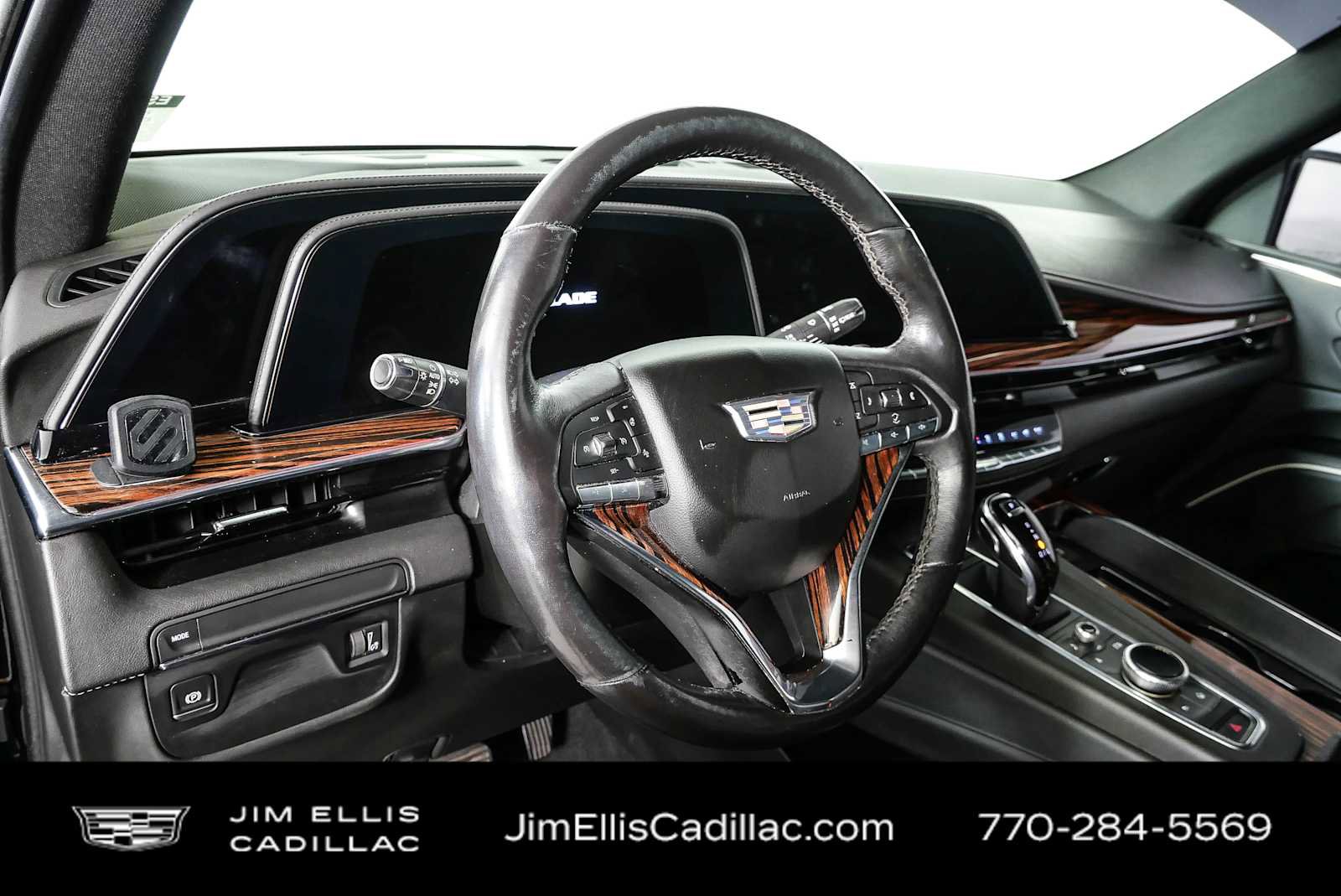 Used 2021 Cadillac Escalade Luxury RWD image 4