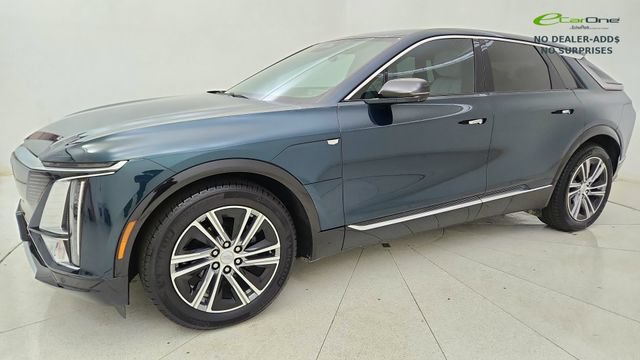 Used 2025 Cadillac Lyriq Luxury w/ LPO, Floor Liner Package RWD image 3