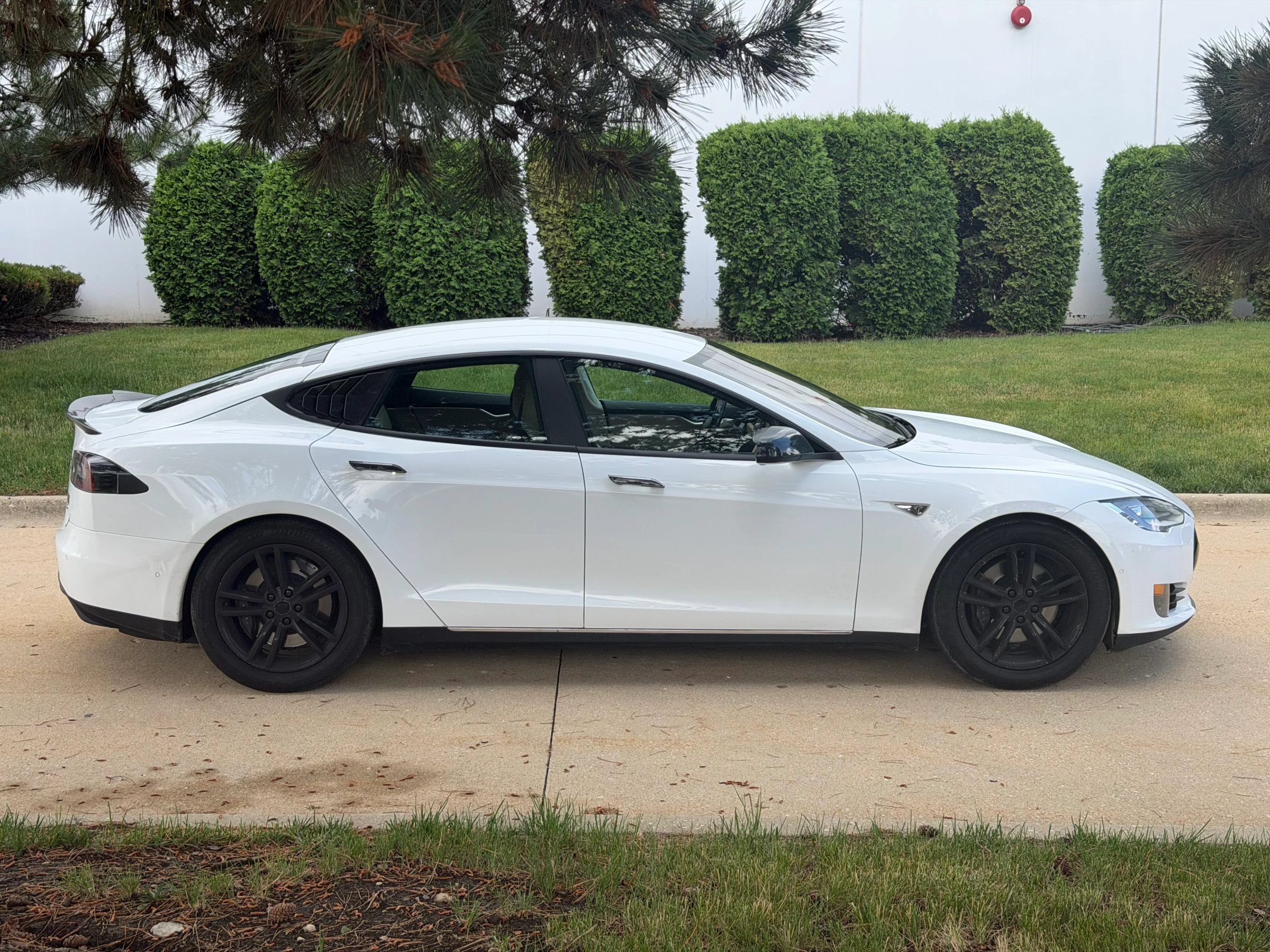 Used 2015 Tesla Model S 85D AWD/4WD image 4