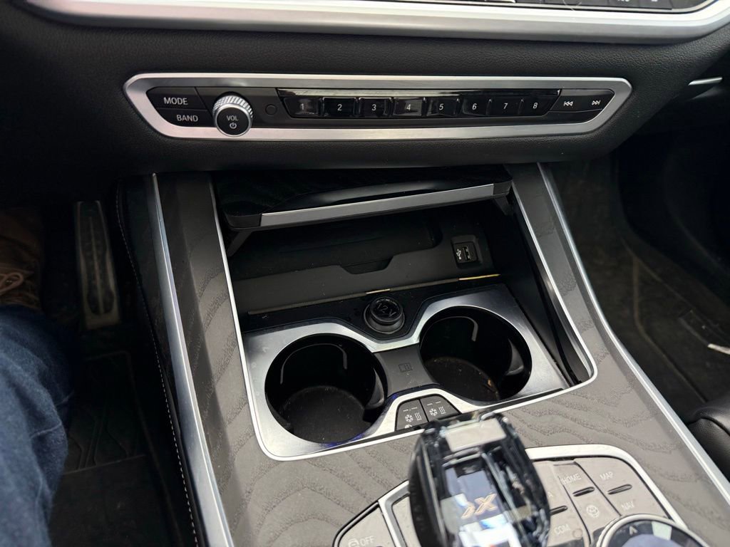 Used 2022 BMW X7 xDrive40i w/ M Sport Package AWD/4WD image 22