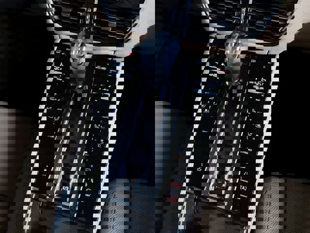 New 2025 Porsche Macan image 18