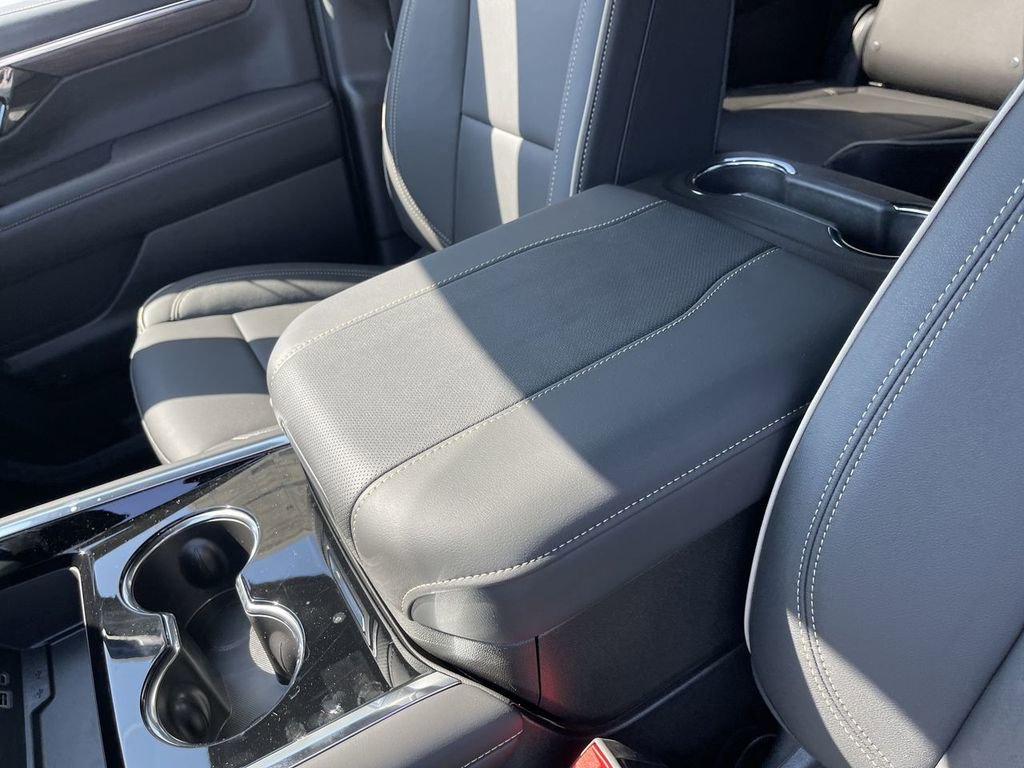 New 2025 Chevrolet Suburban Premier image 21