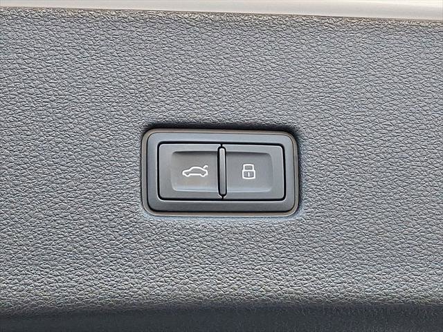 Certified 2022 Audi Q8 Premium image 31