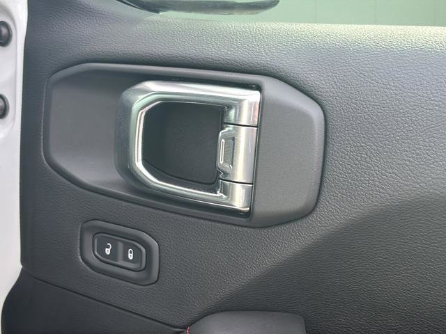 New 2026 Jeep Wrangler Unlimited Rubicon 392 w/ Quick Order Package 27X Moab image 36