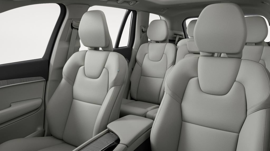 Certified 2024 Volvo XC90 B5 Plus w/ Protection Package AWD/4WD image 7