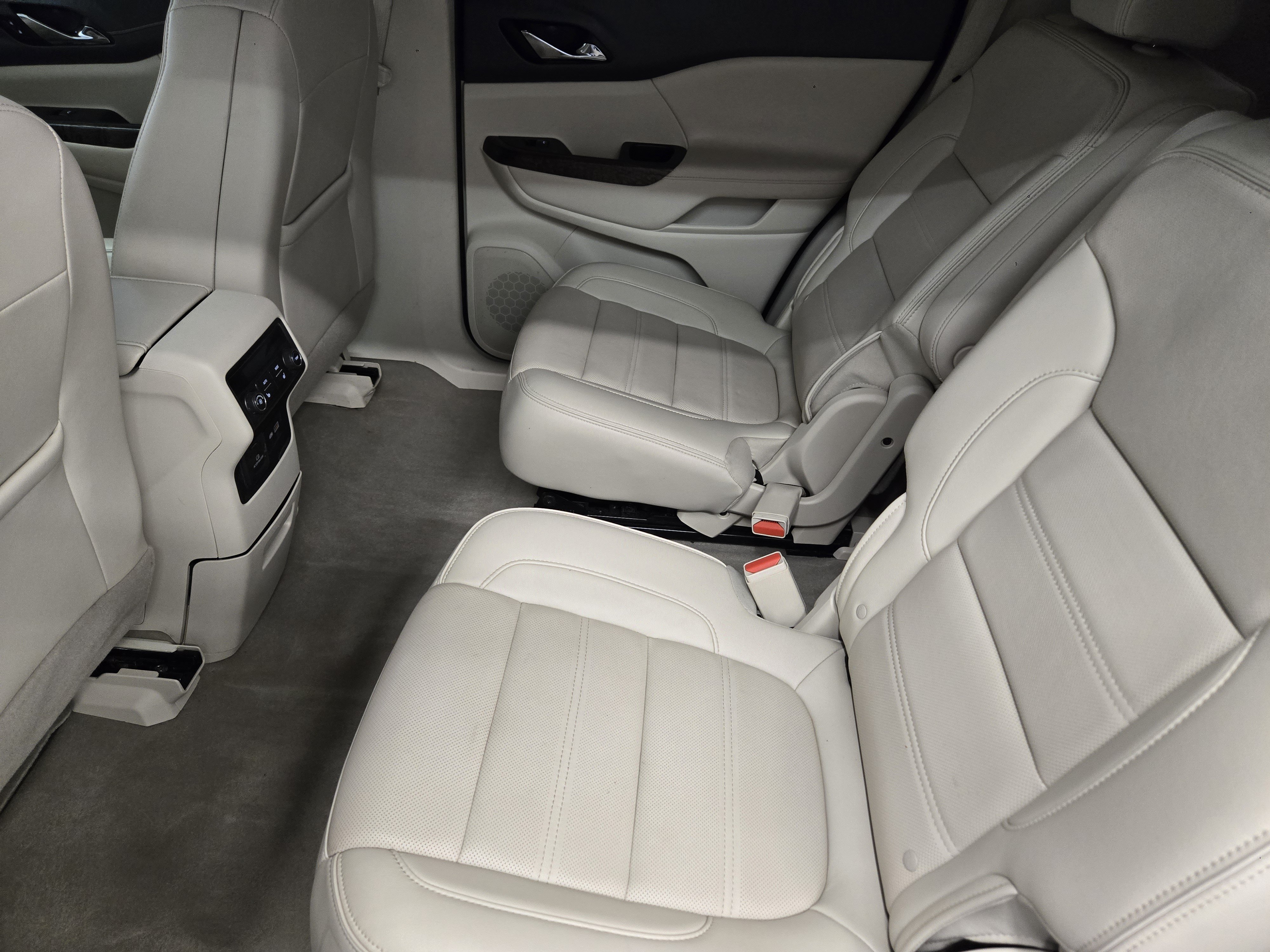 Used 2023 GMC Acadia Denali w/ Denali Ultimate Package AWD/4WD image 30