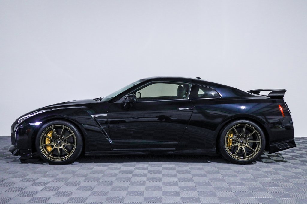 Used 2021 Nissan GT-R Premium image 14