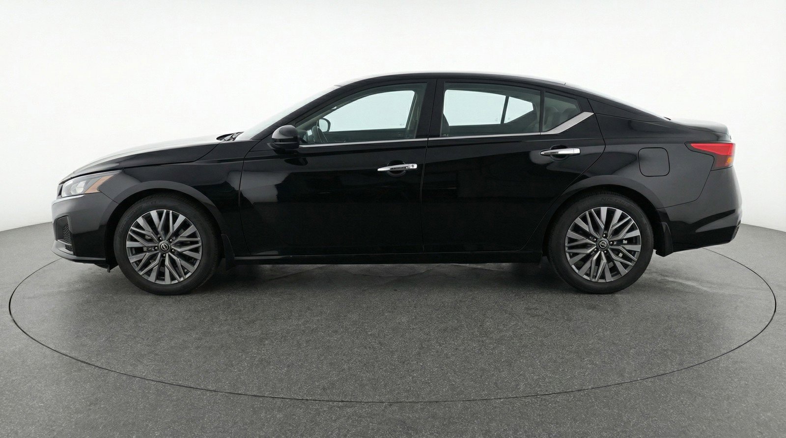 Used 2025 Nissan Altima 2.5 SV image 5